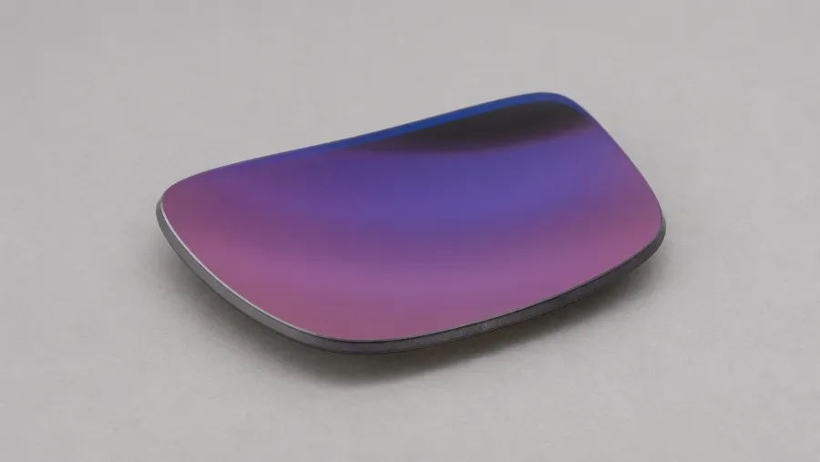 Lente con trattamento antiriflesso: resta solo un leggero riflesso blu-viola