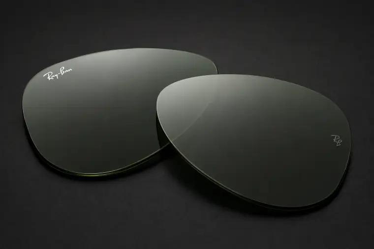 Lenti originali con logo Ray-Ban e incisione RB