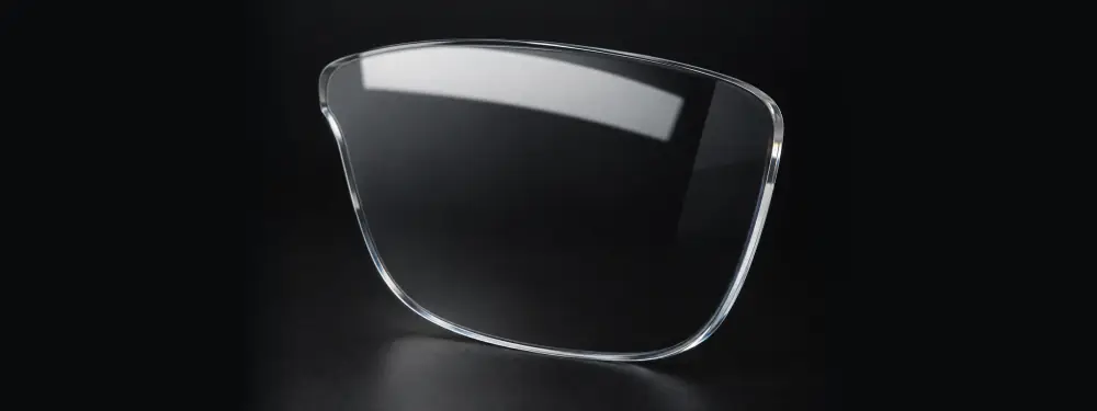 Lente trasparente base con riflesso superficiale visibile