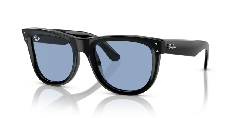 667772-black